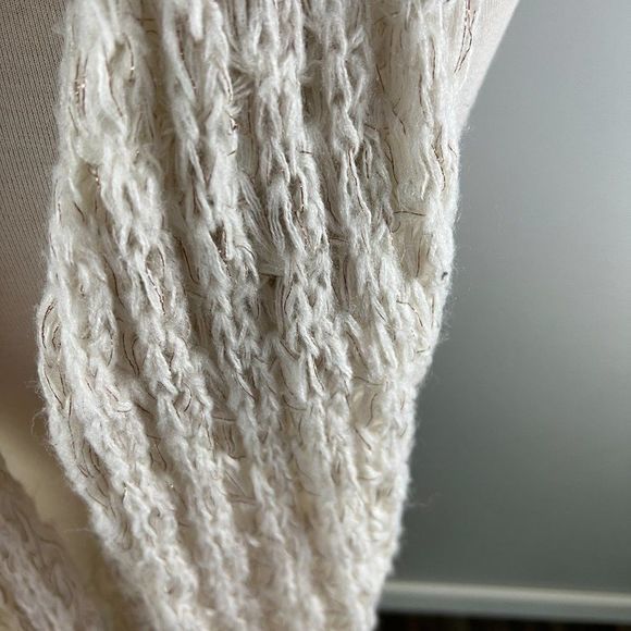 🌿4/$35🌿 BLUENOTES Ivory‎ Knit Sparkle Infinity Scarf - Picture 3 of 4